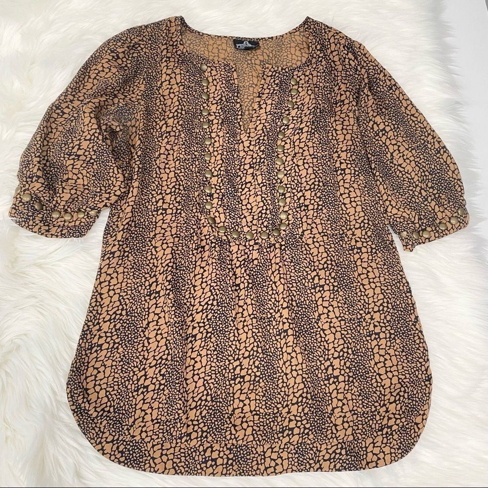 Angie Flowy Medium Shirt Studded bronze notched neck short‎ sleeve pebble print